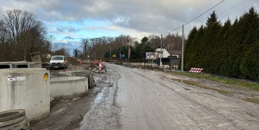2023 12 05 km 246+400 ul. Wiejska strona lewa