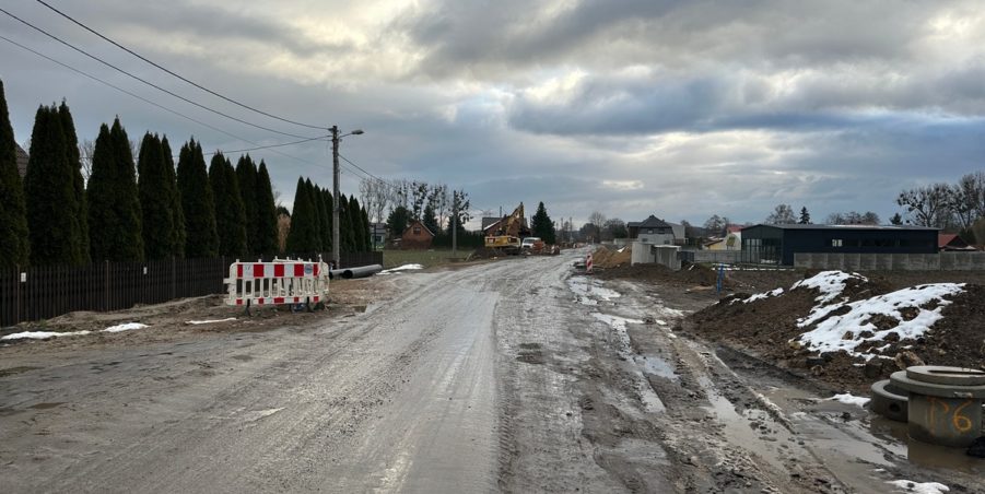 2023 12 05 km 246+400 ul. Wiejska strona prawa