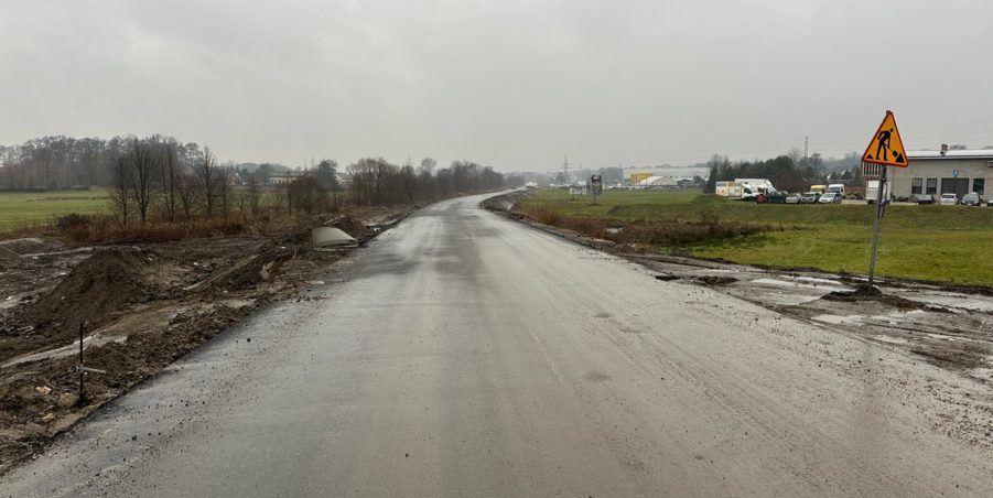 2023 12 19 km 245+600 droga wzdłuż rzeki Drama