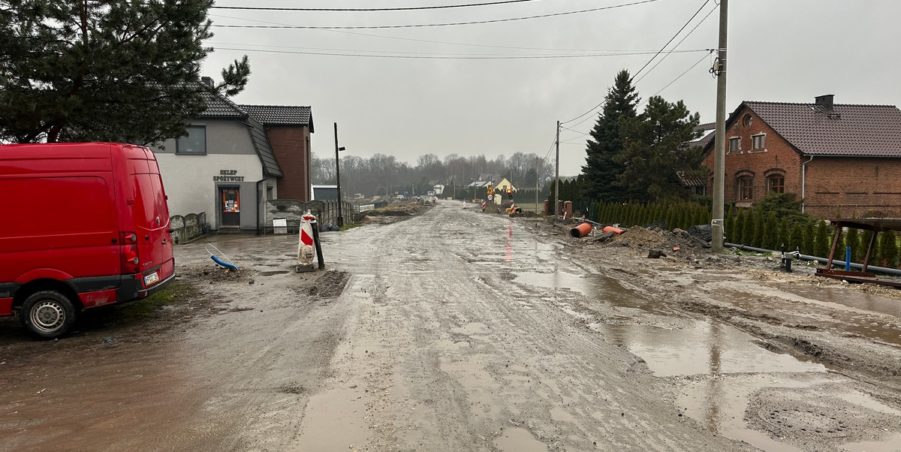 2023 12 19 km 246+550 ul. Wiejska strona lewa