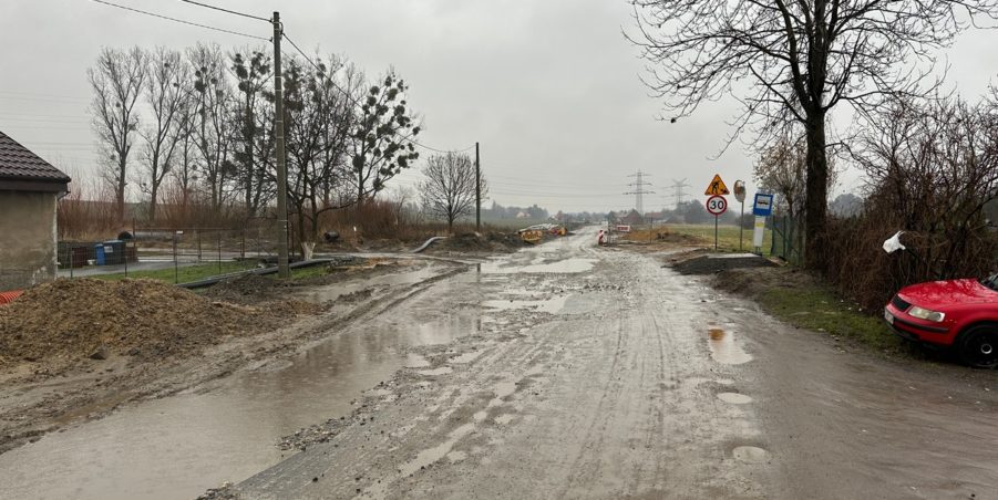 2023 12 19 km 246+550 ul. Wiejska strona prawa