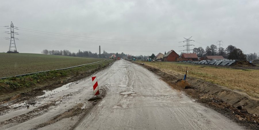 2023 12 19 km 247+200 pola strona prawa