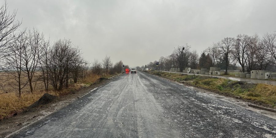 2023 12 19 km 251+200 ul. Konary przystanek