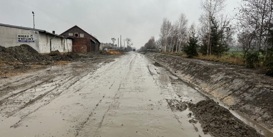 2023 12 19 km 252+950 ul. Robotnicza strona lewa