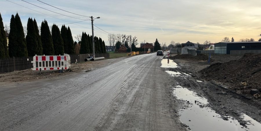 2023 12 27 km 246+400 ul. Wiejska strona prawa