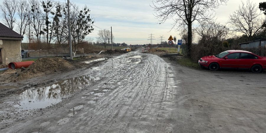 2023 12 27 km 246+550 ul. Wiejska strona prawa