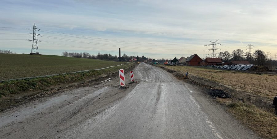 2023 12 27 km 247+200 pola strona prawa
