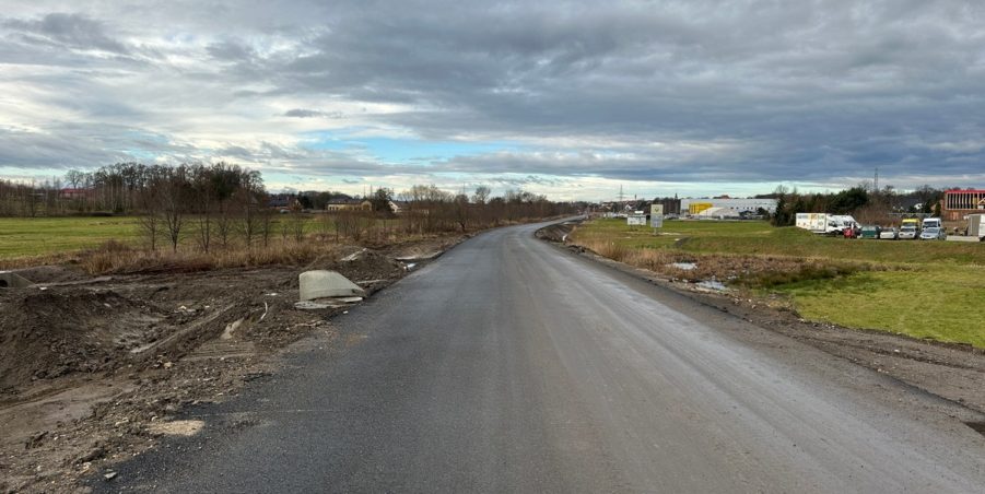2024 01 02 km 245+600 droga wzdłuż rzeki Drama