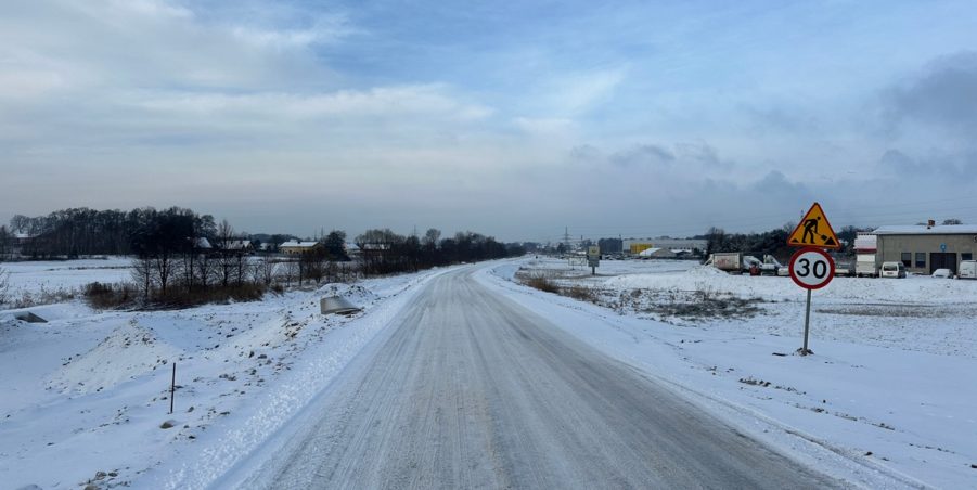 2024 01 09 km 245+600 droga wzdłuż rzeki Drama