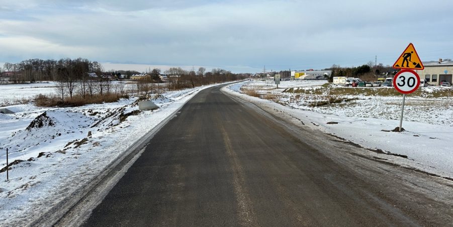 2024 01 16 km 245+600 droga wzdłuż rzeki Drama