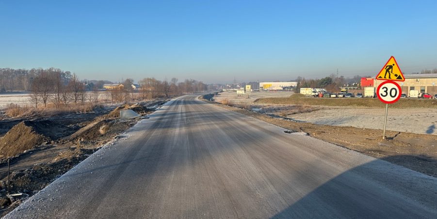 2024 01 23 km 245+600 droga wzdłuż rzeki Drama