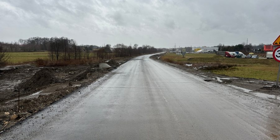 2024 01 30 km 245+600 droga wzdłuż rzeki Drama