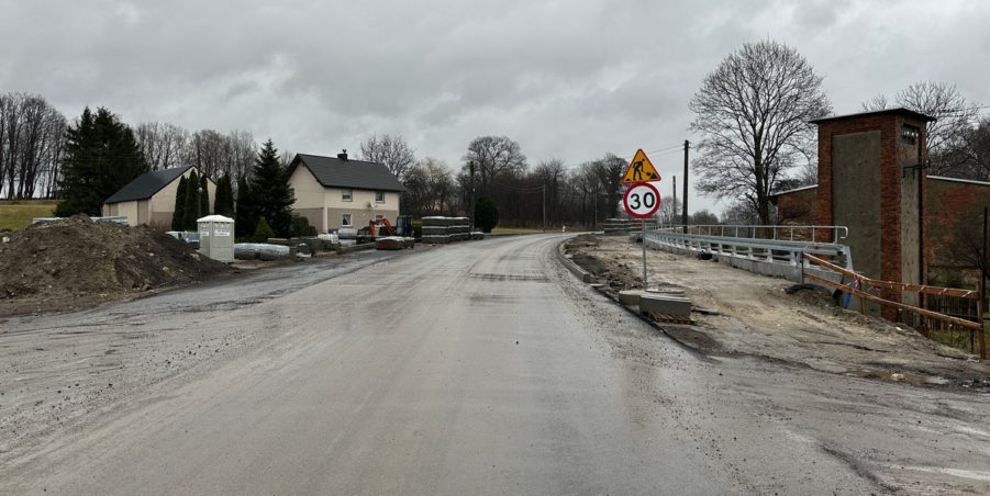 2024 01 30 km 245+600 droga wzdłuż rzeki Drama strona prawa