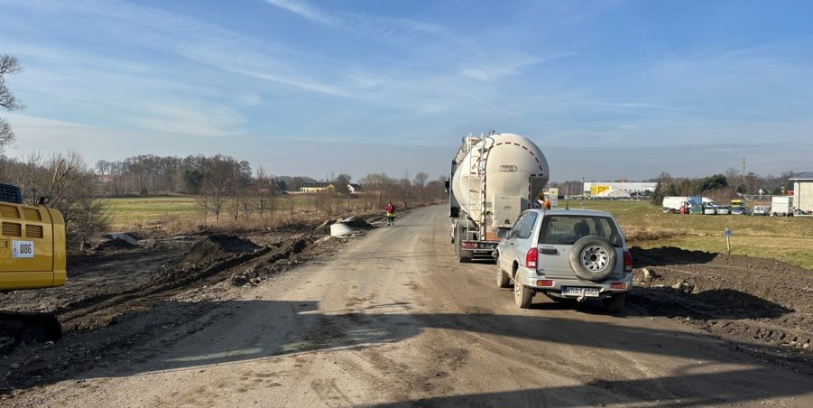 2024 02 13 km 245+600 droga wzdłuż rzeki Drama