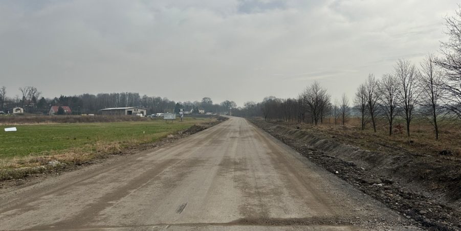 2024 02 27 km 245+300 droga wzdłuż rzeki Drama