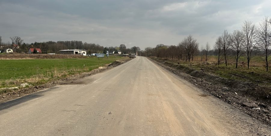 2024 03 12 km 245+300 droga wzdłuż rzeki Drama