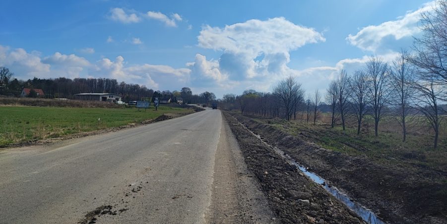 2024 03 19 km 245+300 droga wzdłuż rzeki Drama