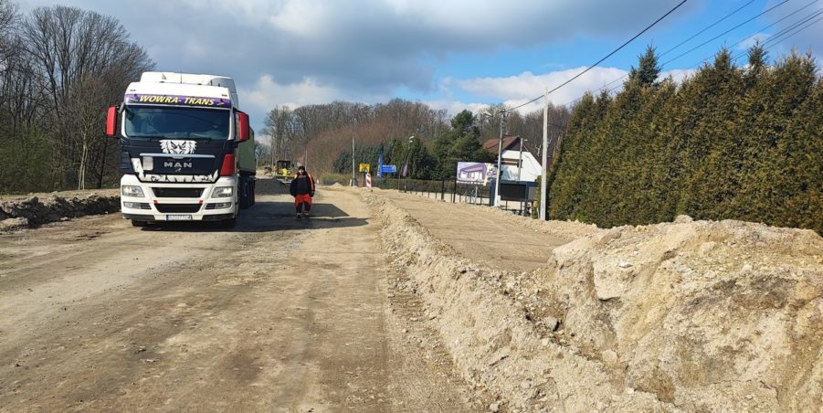 2024 03 19 km 246+400 ul. Wiejska strona lewa