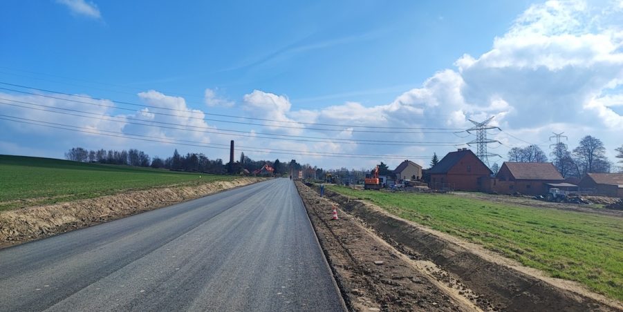2024 03 19 km 247+200 pola strona prawa