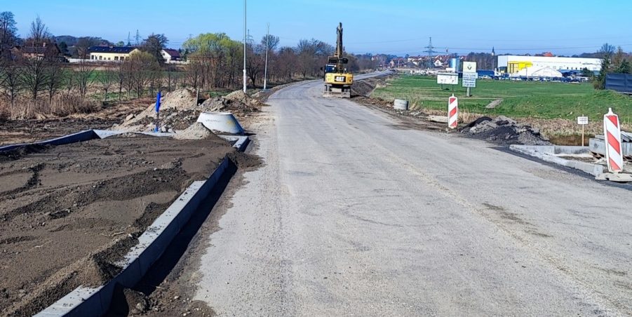 2024 03 26 km 245+600 droga wzdłuż rzeki Drama
