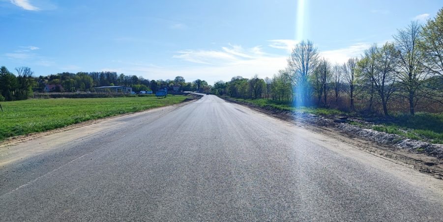 2024 04 09 km 245+300 droga wzdłuż rzeki Drama