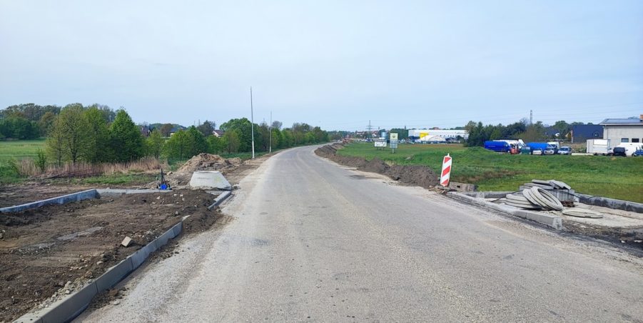 2024 04 23 km 245+600 droga wzdłuż rzeki Drama