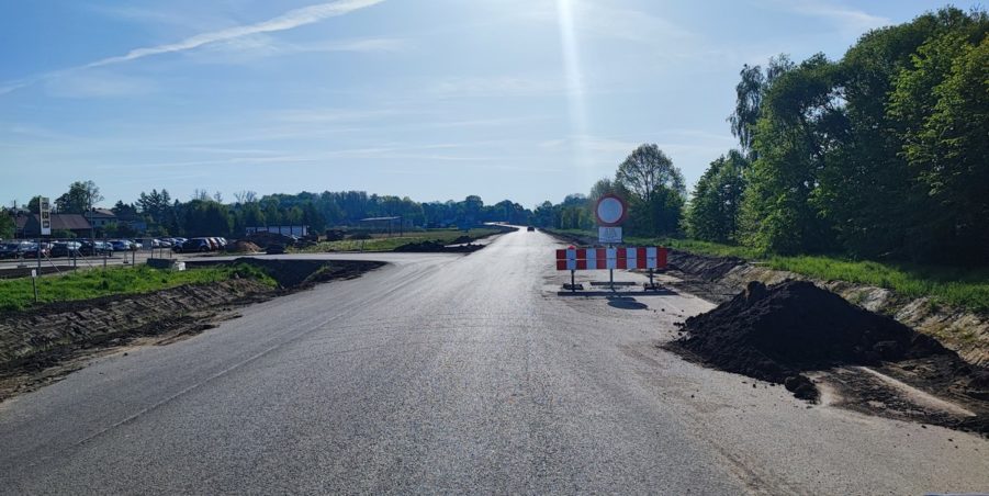 2024 04 30 km 245+300 droga wzdłuż rzeki Drama
