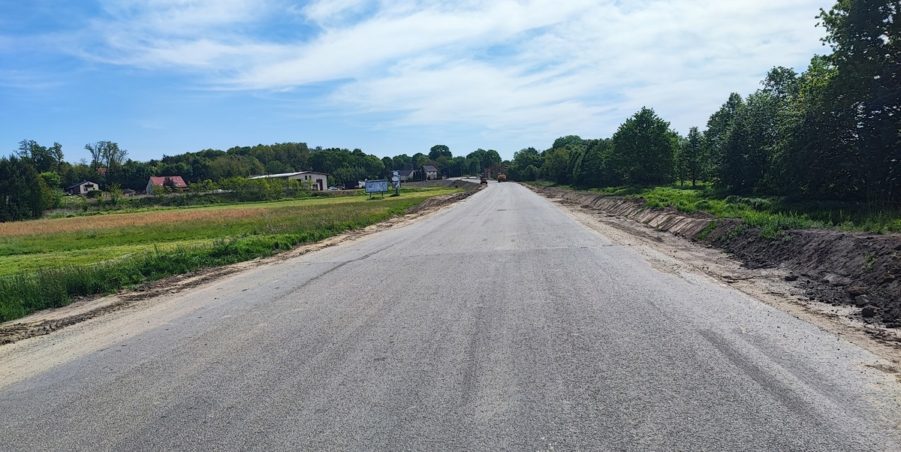 2024 05 17 km 245+300 droga wzdłuż rzeki Drama
