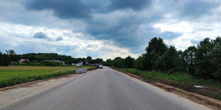 2024 05 23 km 245+300 droga wzdłuż rzeki Drama