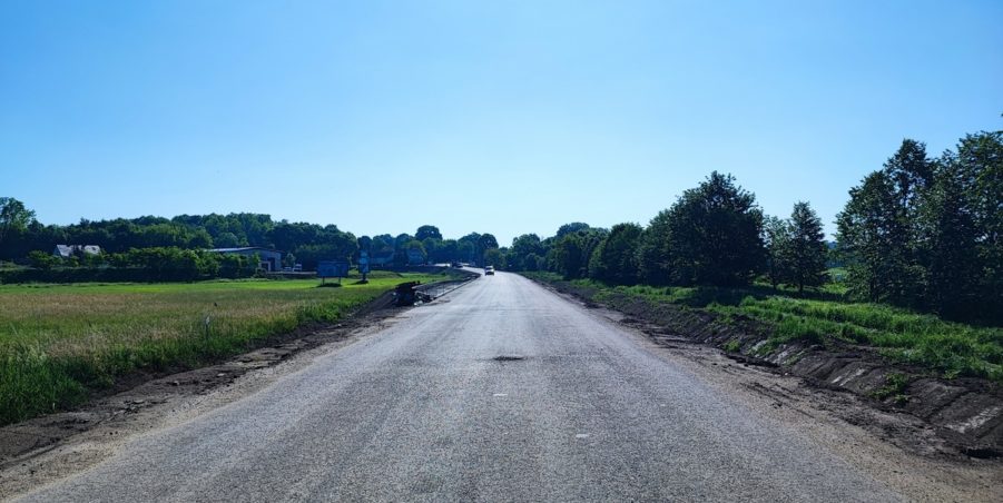 2024 05 27 km 245+300 droga wzdłuż rzeki Drama