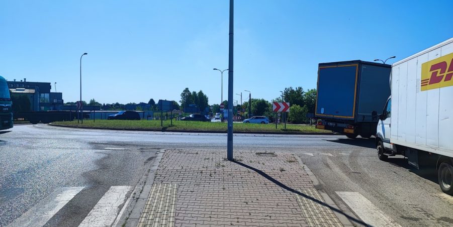 2024 05 27 km 255+900 rondo Wieszowa strona prawa