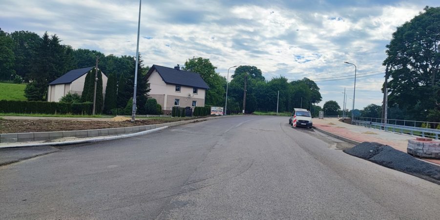 2024 06 07 km 245+600 droga wzdłuż rzeki Drama strona prawa