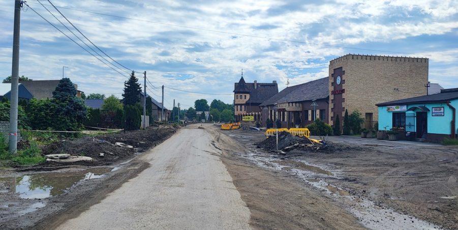 2024 06 07 km 247+700 Karchowice ulica Polna