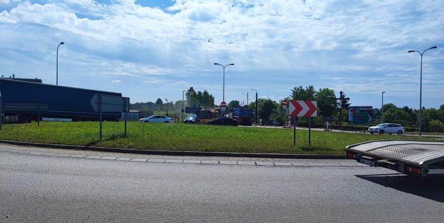 2024 06 07 km 255+900 rondo Wieszowa strona prawa