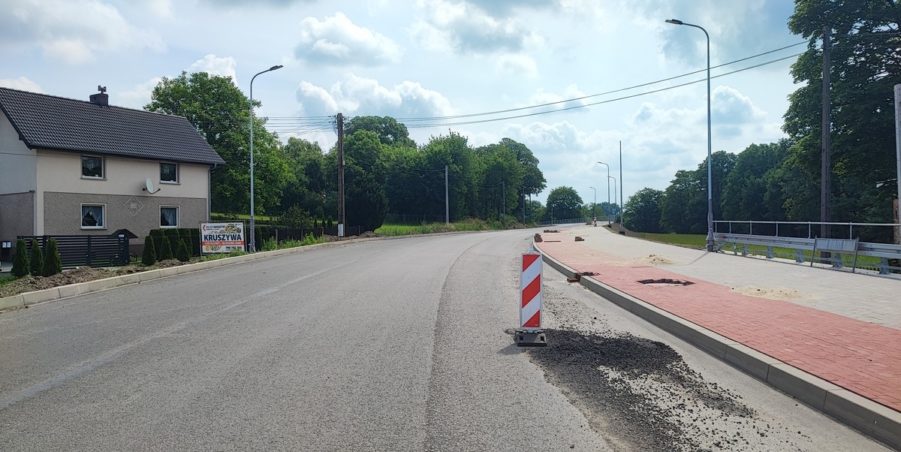 2024 06 14 km 245+600 droga wzdłuż rzeki Drama strona prawa
