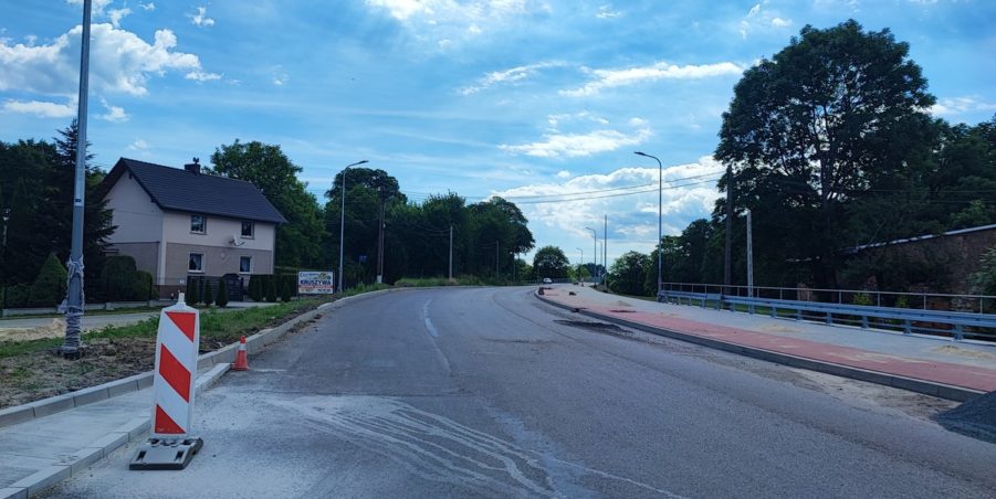 2024 06 18 km 245+600 droga wzdłuż rzeki Drama strona prawa