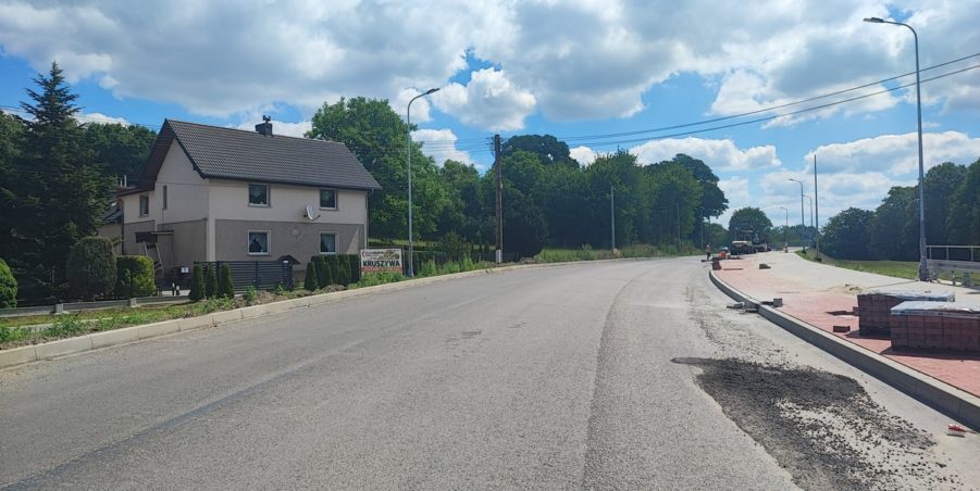 2024 06 24 km 245+600 droga wzdłuż rzeki Drama strona prawa