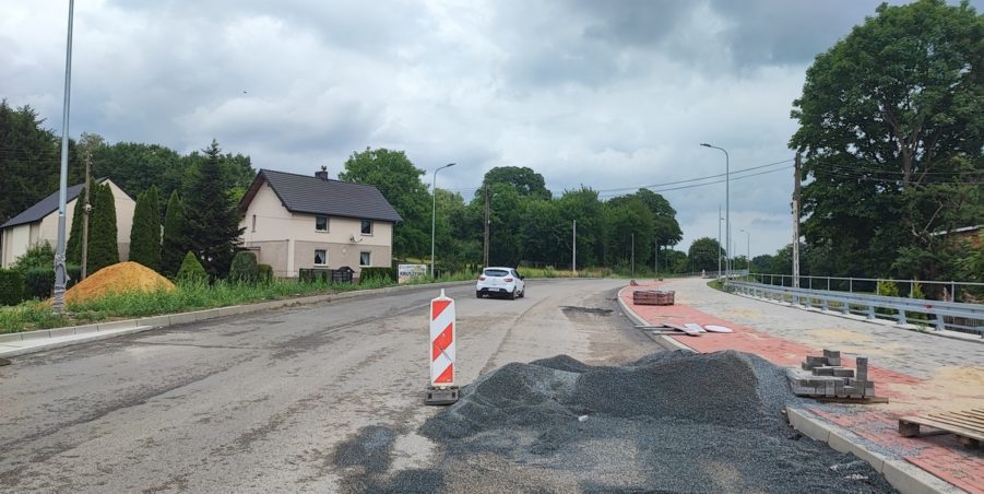 2024 07 03 km 245+600 droga wzdłuż rzeki Drama strona prawa