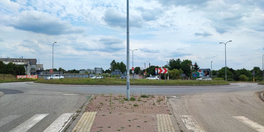2024 07 11 km 255+900 rondo Wieszowa strona prawa