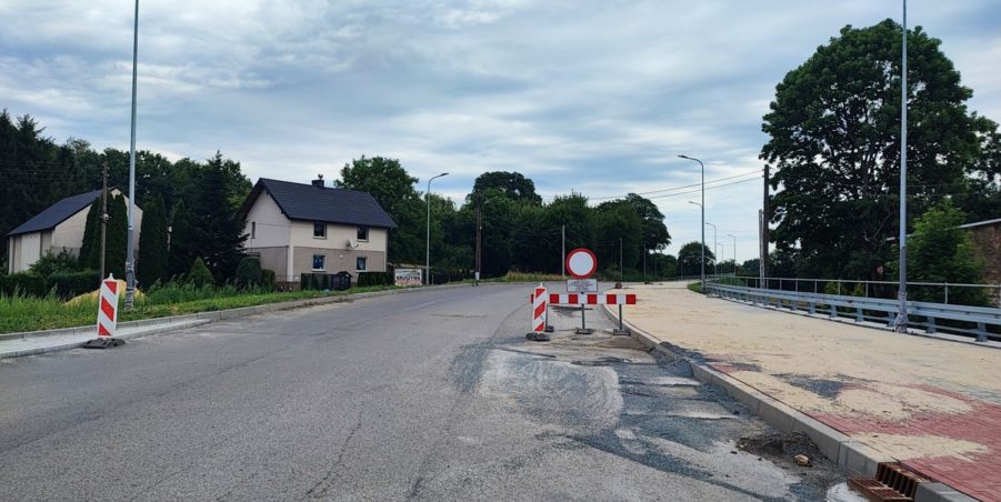 2024 07 17 km 245+600 droga wzdłuż rzeki Drama strona prawa
