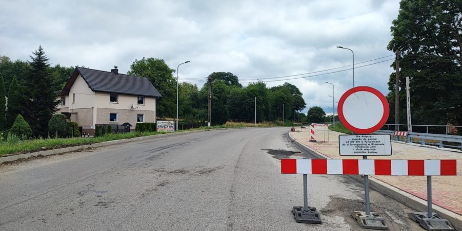 2024 07 24 km 245+600 droga wzdłuż rzeki Drama strona prawa