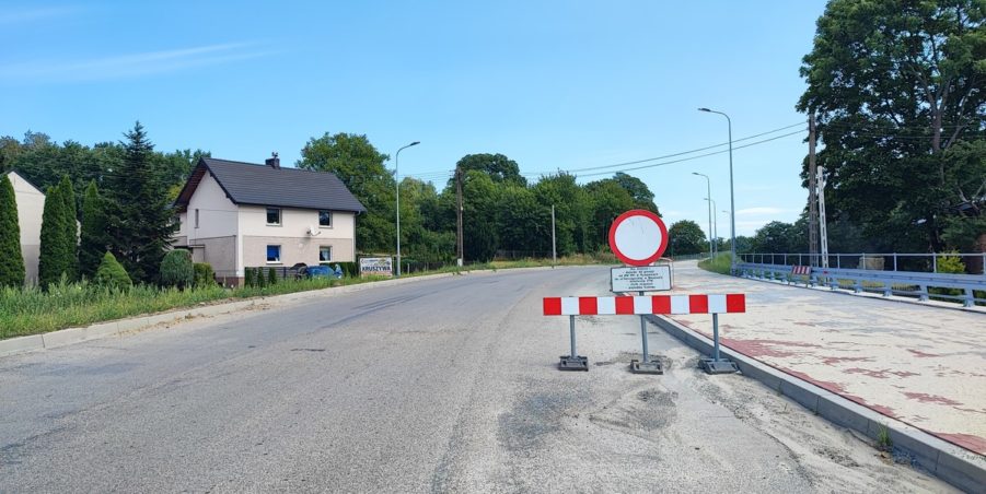 2024 07 31 km 245+600 droga wzdłuż rzeki Drama strona prawa
