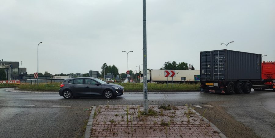 2024 07 31 km 255+900 rondo Wieszowa strona prawa