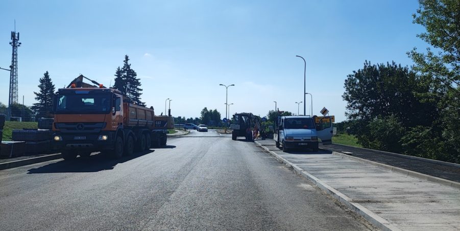 2024 08 20 km 255+900 rondo Wieszowa strona prawa