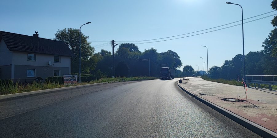 2024 08 29 km 245+600 droga wzdłuż rzeki Drama strona prawa