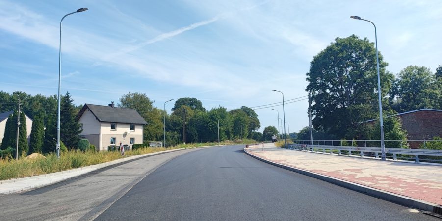 2024 09 03 km 245+600 droga wzdłuż rzeki Drama strona prawa
