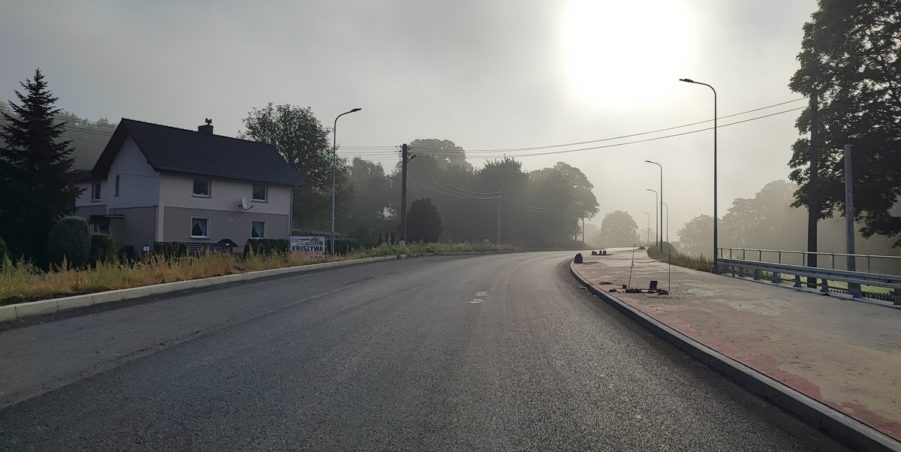 2024 09 11 km 245+600 droga wzdłuż rzeki Drama strona prawa