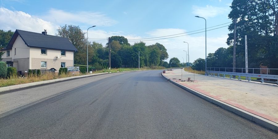 2024 09 19 km 245+600 droga wzdłuż rzeki Drama strona prawa