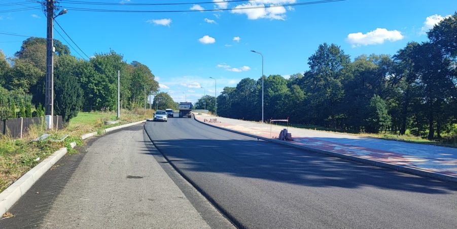 2024 09 25 km 245+600 droga wzdłuż rzeki Drama strona prawa