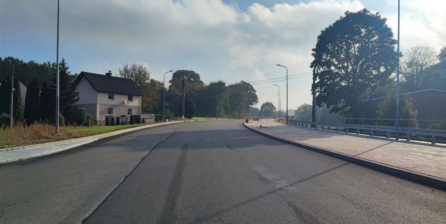 2024 10 07 km 245+600 droga wzdłuż rzeki Drama strona prawa